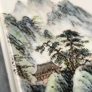 Een vierkante Chinese qianjiang cai penselenbeker met landschappen, 20e eeuw — foto 21