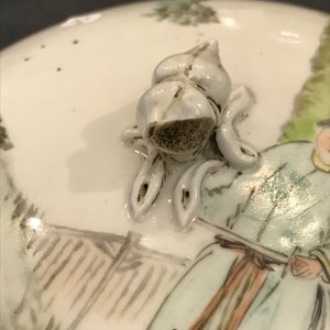 Een vierkante Chinese qianjiang cai vaas en een dekselterrine, 19/20e eeuw — foto 15