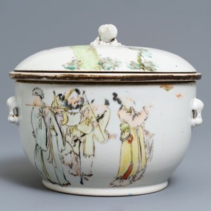 Een vierkante Chinese qianjiang cai vaas en een dekselterrine, 19/20e eeuw — foto 10