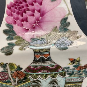 Een vierkante Chinese qianjiang cai vaas met antiquiteiten, 19e eeuw — foto 14