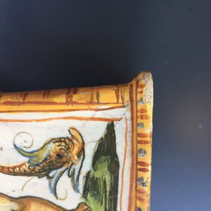 Een vierkante fles in Italiaanse majolica, Urbino, 16e eeuw — foto 11
