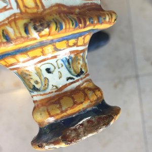 Een vierkante fles in Italiaanse majolica, Urbino, 16e eeuw — foto 20