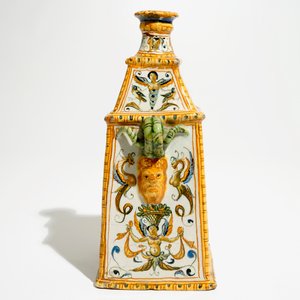 Een vierkante fles in Italiaanse majolica, Urbino, 16e eeuw — foto 5