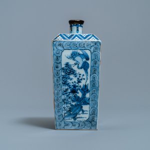 Een vierkante Japanse blauw-witte Arita fles, Edo, 17/18e eeuw — foto 5