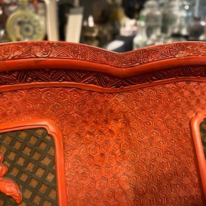 Een vierlobbige Chinese jardinière in rood en zwart lakwerk, Qianlong — foto 29