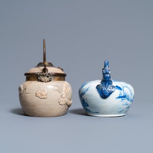 Een Vietnamese 'Bat Trang' steengoed waterpijp en een Chinese 'Bleu de Hue' lijmpot, 19e eeuw — foto 5