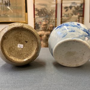 Een Vietnamese 'Bat Trang' steengoed waterpijp en een Chinese 'Bleu de Hue' lijmpot, 19e eeuw — foto 10