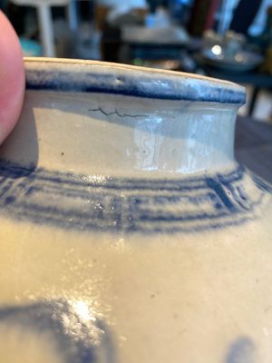 Een Vietnamese blauw-witte Bat Trang steengoed dekselvaas met draken, 19/20e eeuw — foto 11