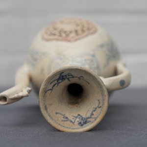 Een Vietnamese kan in blauw, wit en rood, Hoi An wrak, 15e eeuw — foto 11