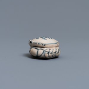 Een Vietnamese of Annamese blauw-witte dekseldoos in de vorm van een krab, 15/16e eeuw — foto 3