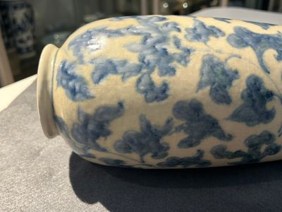 Een Vietnamese of Annamese blauw-witte vaas, 14/15e eeuw — foto 5