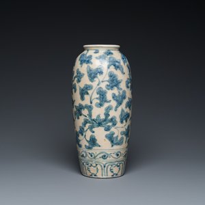 Een Vietnamese of Annamese blauw-witte vaas, 14/15e eeuw — foto 1