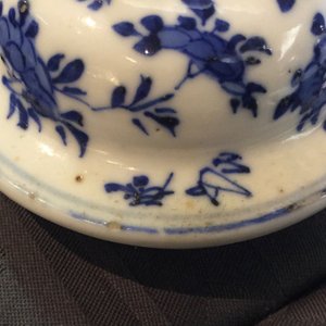 Een vijfdelig Chinees blauw-wit kaststel met draken, 19e eeuw — foto 9