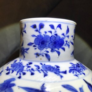Een vijfdelig Chinees blauwwit kaststel met draken, Kangxi merken, 19e eeuw — foto 21