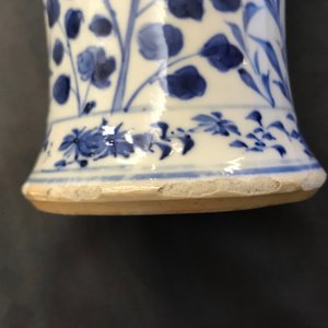 Een vijfdelig Chinees blauwwit kaststel met draken, Kangxi merken, 19e eeuw — foto 23