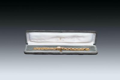 Een vintage tweekleurig 18k gouden Rolex, klein precisiedamespolshorloge, dubbele vouwsluiting, 2/3e kwart 20e eeuw — foto 2