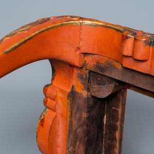 Een vitrinekast met schildpadfineer op beschilderd houten onderstel,  Maison Franck, ca. 1900 — foto 11