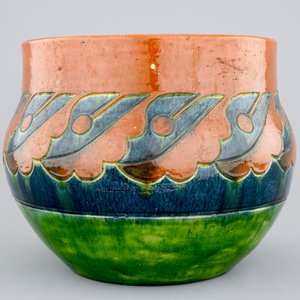 Een Vlaams aardewerken art nouveau cache pot, begin 20e eeuw — foto 5