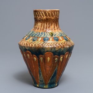 Een Vlaams aardewerken Art Nouveau vaas, Leo Maes Vereenoghe, Torhout, 1891-1909 — foto 2