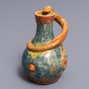 Een Vlaams aardewerken Art Nouveau vaas met een draak, Leo Maes Vereenoghe, Torhout, 1891-1909 — foto 7