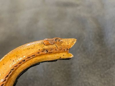 Een Vlaams aardewerken dekselkan, Torhout, 18e eeuw — foto 8