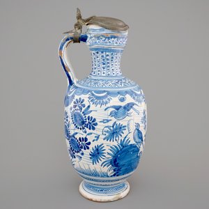 Een vroege blauw-witte kan met tinnen deksel, Delft, 1630-1650 — foto 3
