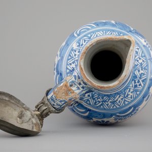 Een vroege blauw-witte kan met tinnen deksel, Delft, 1630-1650 — foto 7