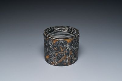 Een wellicht Byzantijnse deels vergulde zilveren pyxis, mogelijk Italië, 14e eeuw of later