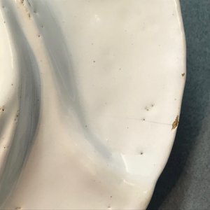 Een wit Delftse getorste plooischotel, 17e eeuw — foto 5