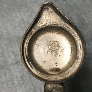 Een wit Delftse kan met tinnen deksel, 17e eeuw — foto 13