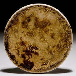 Een wit Delftse kandelaar en een wijwatervat, 18e eeuw — foto 13