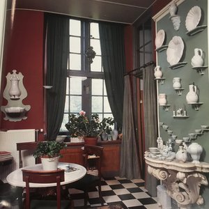 Een wit Delftse wandfontein met bassin, wellicht Kassel, Duitsland, 2e helft 18e eeuw — foto 13