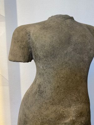 Een zandstenen torso van een Khmer godheid, Pre Angkor periode, Phnom Da, Cambodja, ca. 6e eeuw — foto 2