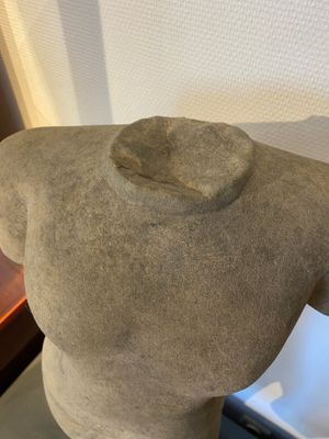 Een zandstenen torso van een Khmer godheid, Pre Angkor periode, Phnom Da, Cambodja, ca. 6e eeuw — foto 8