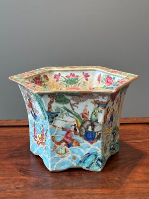 Een zeer fijne zeshoekige Chinese Canton famille rose jardinière, 19e eeuw — foto 4