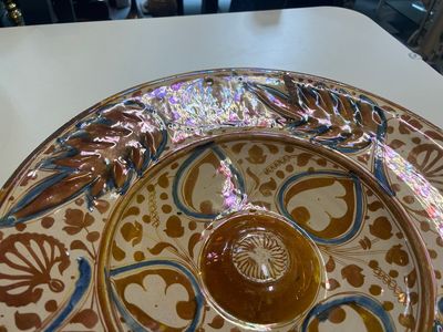 Een zeer frisse grote Hispano-Moreske schotel met lusterglazuur met ornamentaal decor, Spanje, 16e eeuw — foto 12