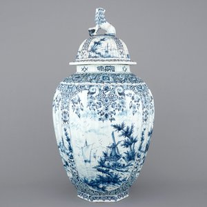 Een zeer grote blauw-witte Delftse dekselvaas, ca. 1800 — foto 3