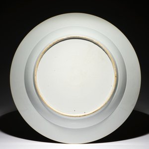 Een zeer grote Chinese blauwwitte schotel met de Chinese muur, Kangxi — foto 2