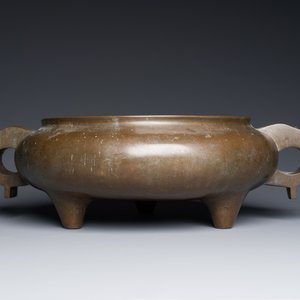 Een zeer grote Chinese bronzen driepotige wierookbrander, Xuande mark, 17/18e eeuw — foto 4