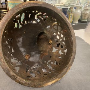 Een zeer grote Chinese bronzen wierookbrander, Xuande merk, Ming — foto 23