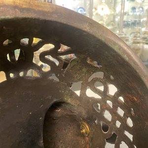 Een zeer grote Chinese bronzen wierookbrander, Xuande merk, Ming — foto 25