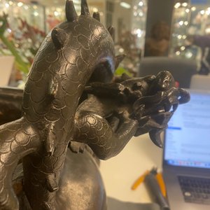 Een zeer grote Chinese bronzen wierookbrander, Xuande merk, Ming — foto 31