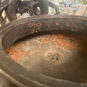 Een zeer grote Chinese bronzen wierookbrander, Xuande merk, Ming — foto 34