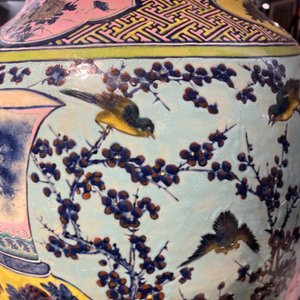 Een zeer grote Chinese famille rose dekselvaas met turquoise fondkleur, 19e eeuw — foto 19