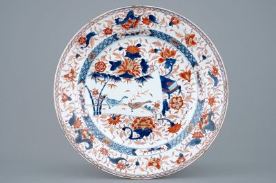 Een zeer grote Chinese Imari-stijl schotel met decor van ganzen, Kangxi/Yongzheng