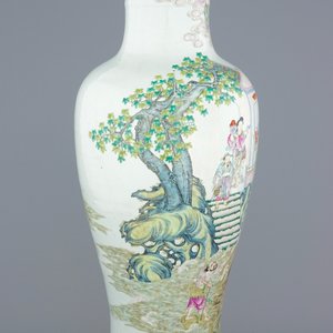 Een zeer grote fijne Chinese famille rose vaas, 18/19e eeuw — foto 4
