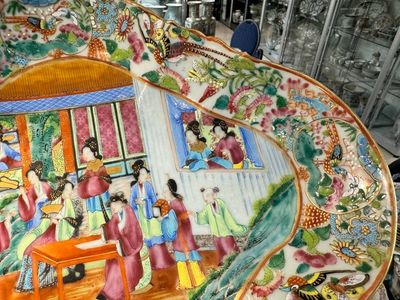 Een zeer uitgebreid Chinees Canton famille rose 81-delig servies, 19e eeuw — foto 52
