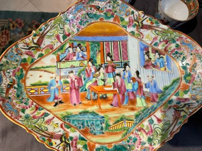 Een zeer uitgebreid Chinees Canton famille rose 81-delig servies, 19e eeuw — foto 53