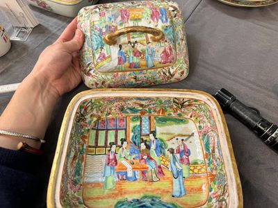 Een zeer uitgebreid Chinees Canton famille rose 81-delig servies, 19e eeuw — foto 66