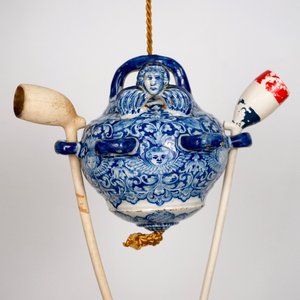 Een zeer zeldzame blauw-witte Delftse hanger voor kleipijpen, 17/18e eeuw — foto 1